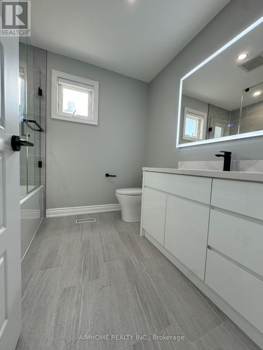 71 Hyde Park Drive, Richmond Hill, ON - Indoor Photo Showing Bathroom