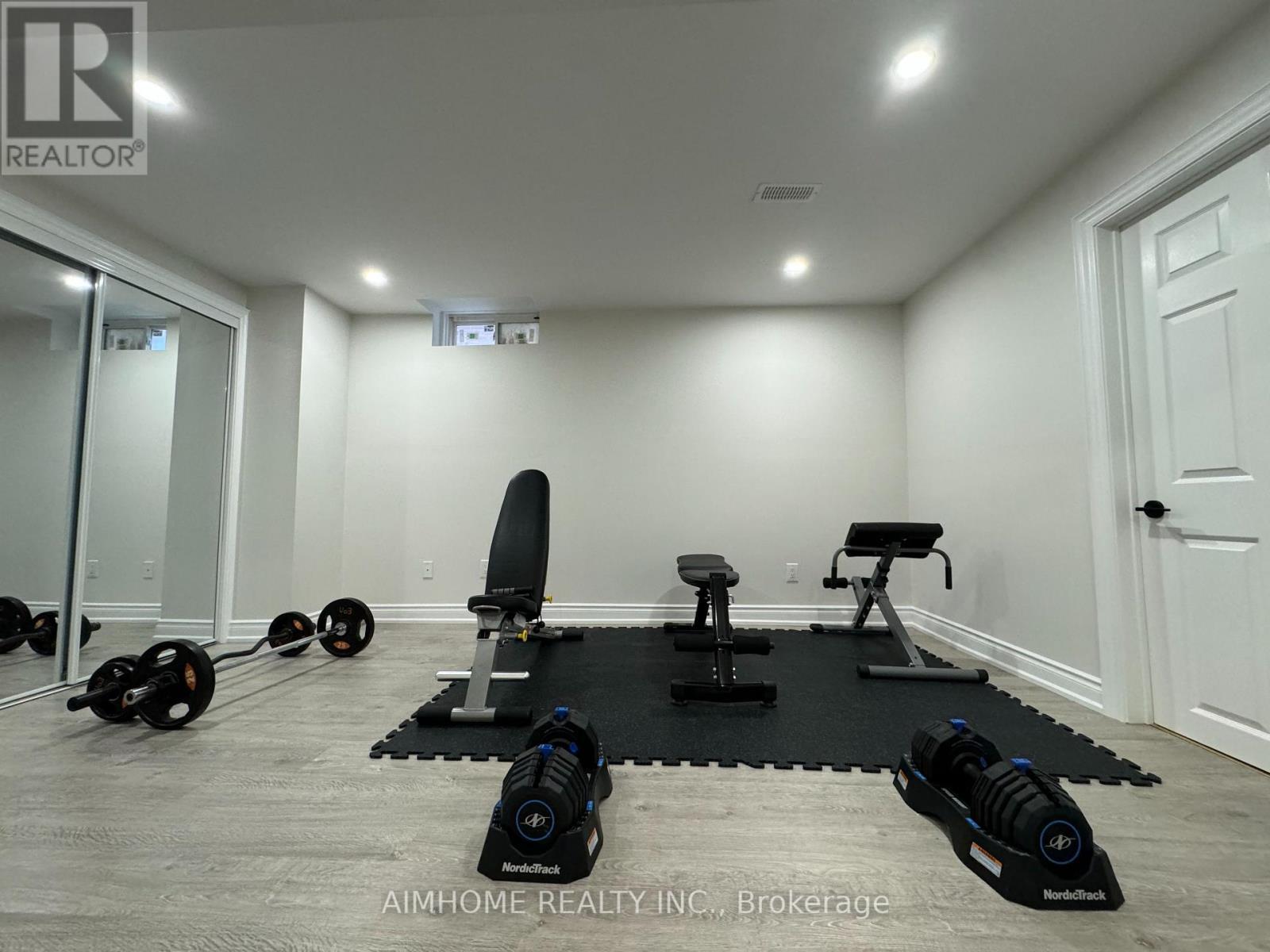 71 Hyde Park Drive, Richmond Hill, ON - Indoor Photo Showing Gym Room