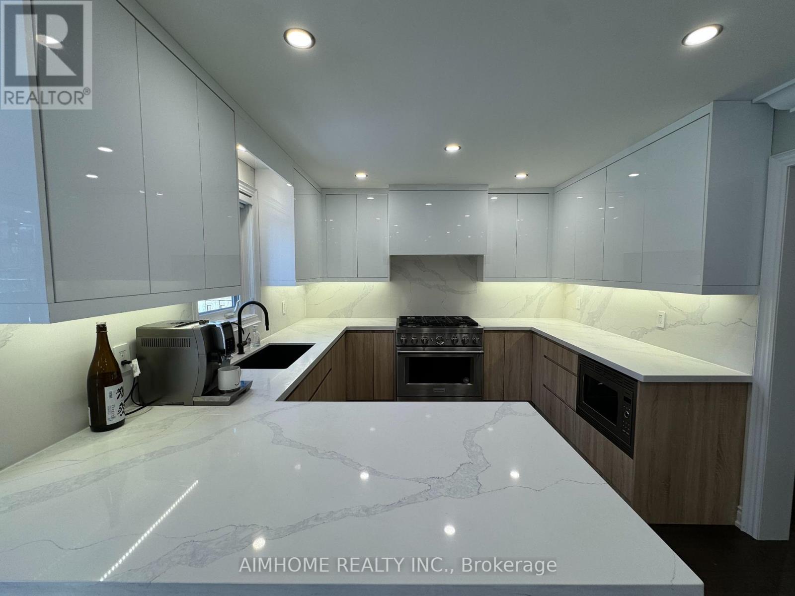 71 Hyde Park Drive, Richmond Hill, ON - Indoor Photo Showing Kitchen
