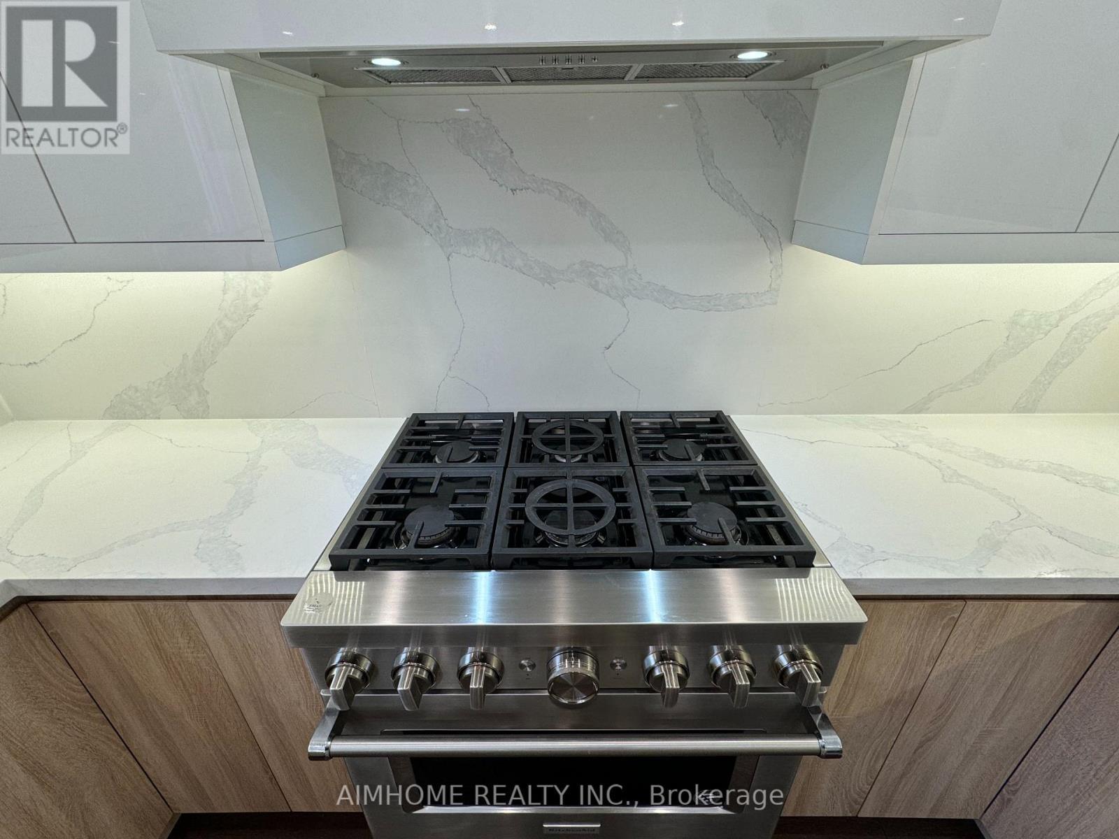 71 Hyde Park Drive, Richmond Hill, ON - Indoor Photo Showing Kitchen With Double Sink