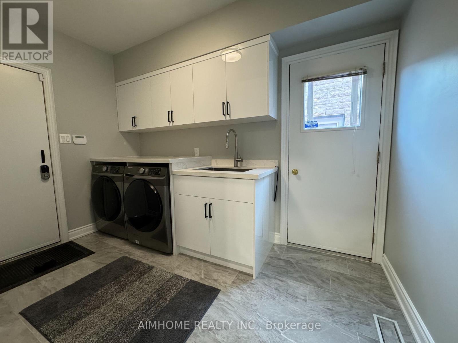 71 Hyde Park Drive, Richmond Hill, ON - Indoor Photo Showing Laundry Room