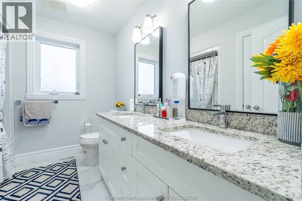 44 Peachtree Lane, Chatham, ON - Indoor Photo Showing Bathroom