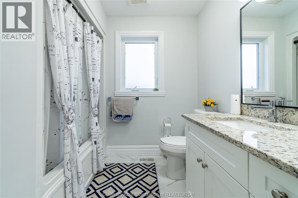44 Peachtree Lane, Chatham, ON - Indoor Photo Showing Bathroom