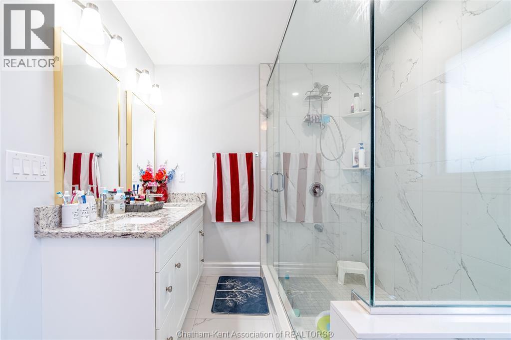 44 Peachtree Lane, Chatham, ON - Indoor Photo Showing Bathroom