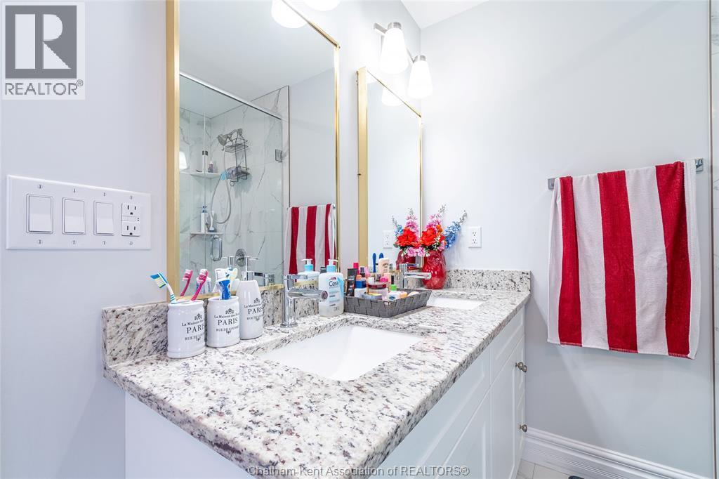 44 Peachtree Lane, Chatham, ON - Indoor Photo Showing Bathroom
