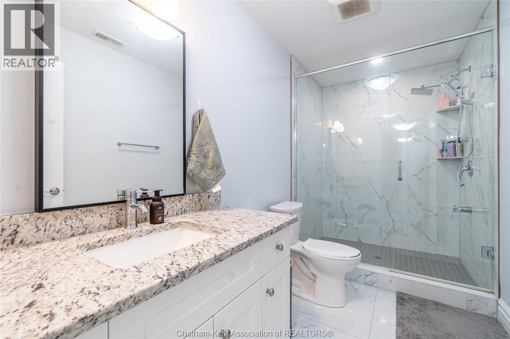 44 Peachtree Lane, Chatham, ON - Indoor Photo Showing Bathroom