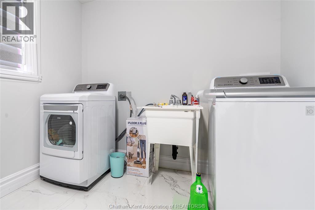 44 Peachtree Lane, Chatham, ON - Indoor Photo Showing Laundry Room