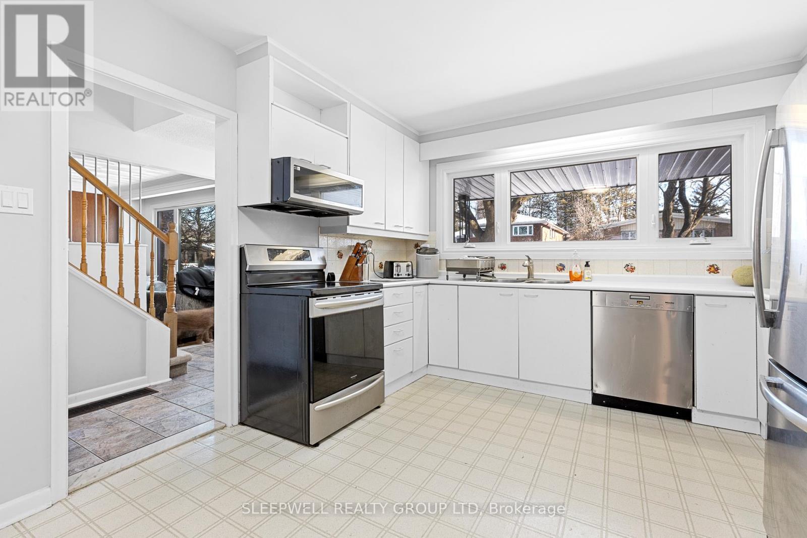 1874 Rideau Garden Drive, Ottawa, ON - Indoor Photo Showing Kitchen