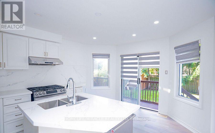 27 Killaloe Crescent, Halton Hills, ON - Indoor Photo Showing Kitchen With Double Sink With Upgraded Kitchen