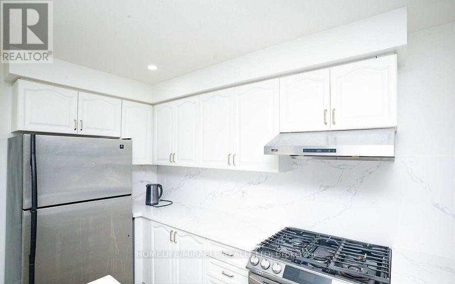 27 Killaloe Crescent, Halton Hills, ON - Indoor Photo Showing Kitchen