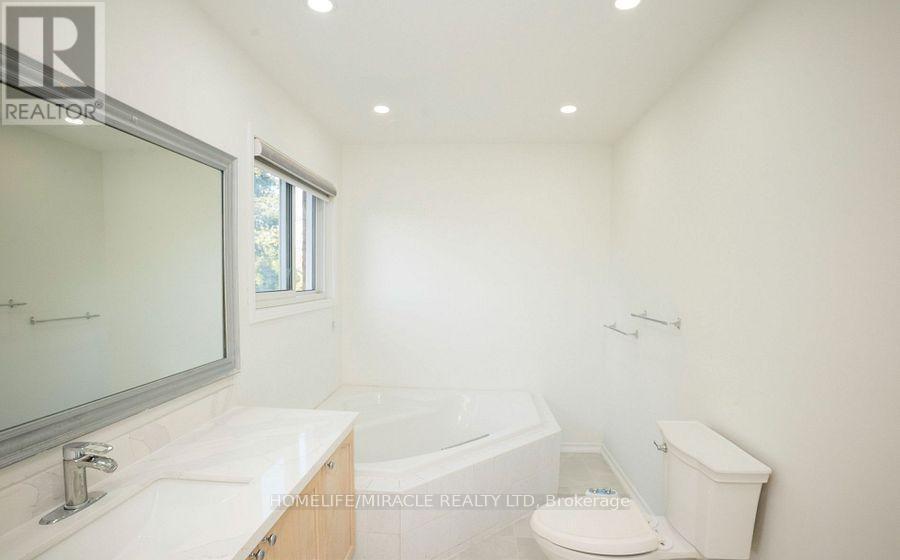 27 Killaloe Crescent, Halton Hills, ON - Indoor Photo Showing Bathroom