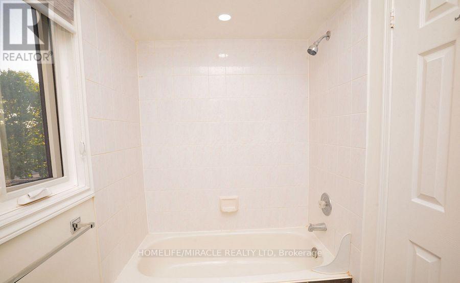27 Killaloe Crescent, Halton Hills, ON - Indoor Photo Showing Bathroom