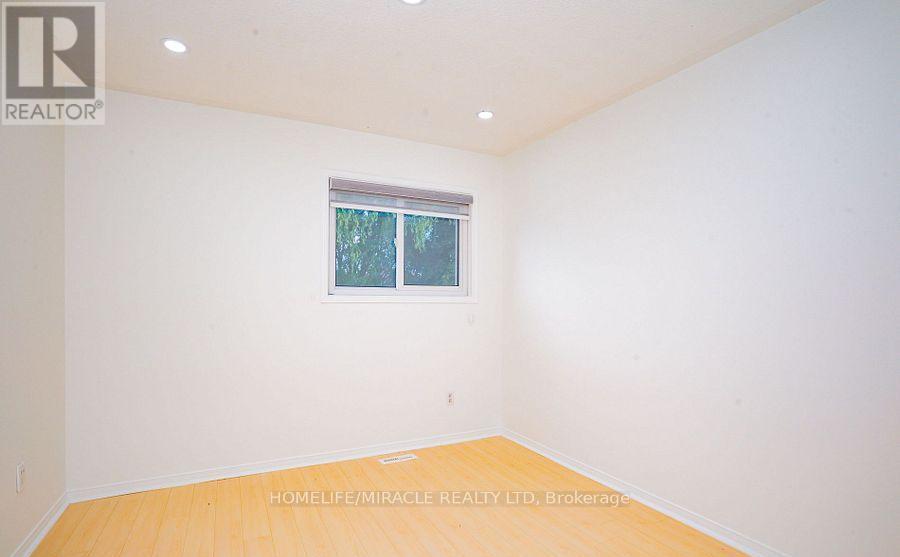 27 Killaloe Crescent, Halton Hills, ON - Indoor Photo Showing Other Room