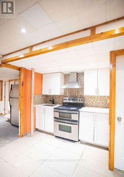 27 Killaloe Crescent, Halton Hills, ON - Indoor Photo Showing Kitchen