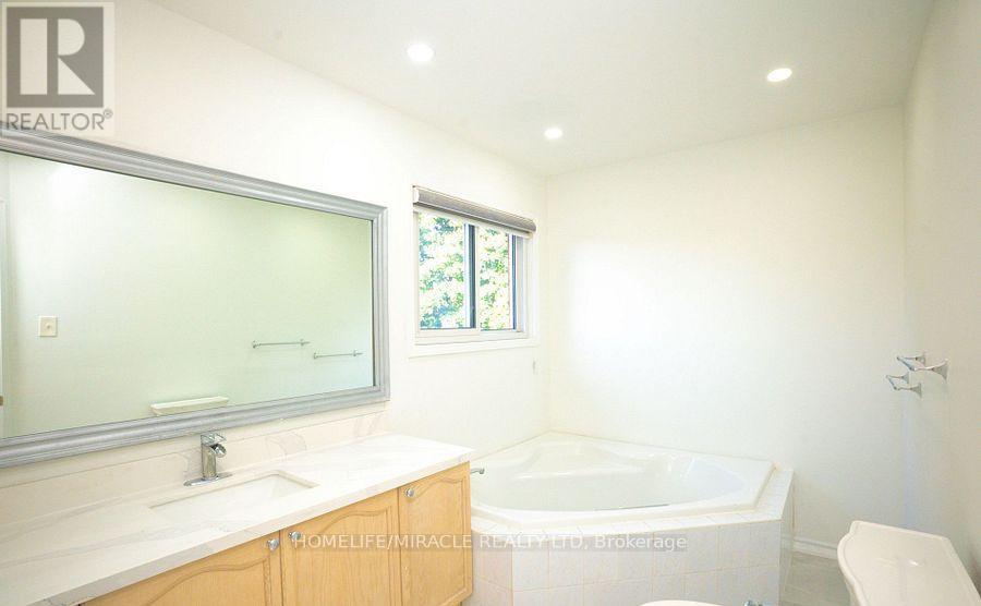 27 Killaloe Crescent, Halton Hills, ON - Indoor Photo Showing Bathroom