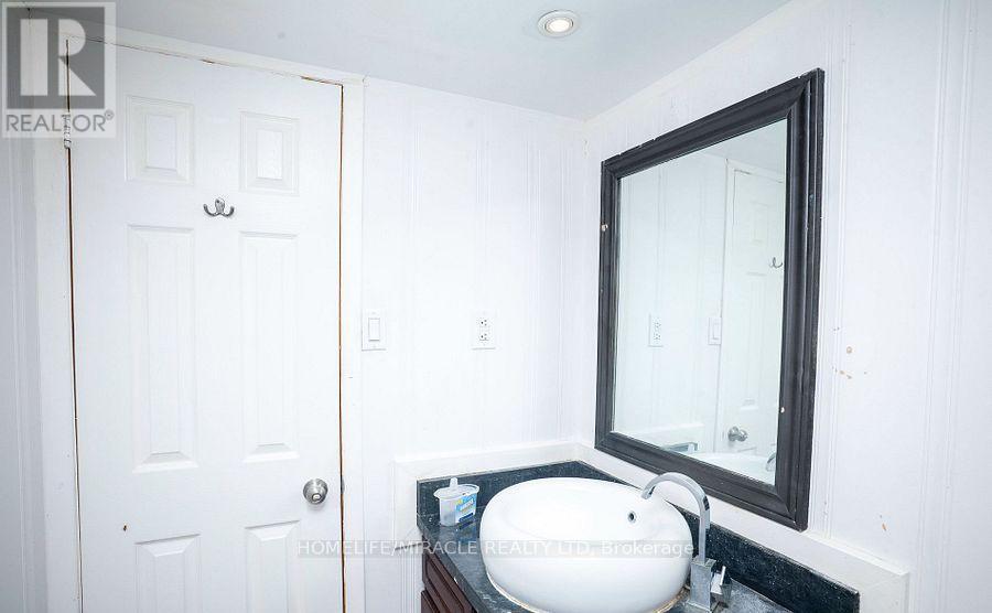 27 Killaloe Crescent, Halton Hills, ON - Indoor Photo Showing Bathroom