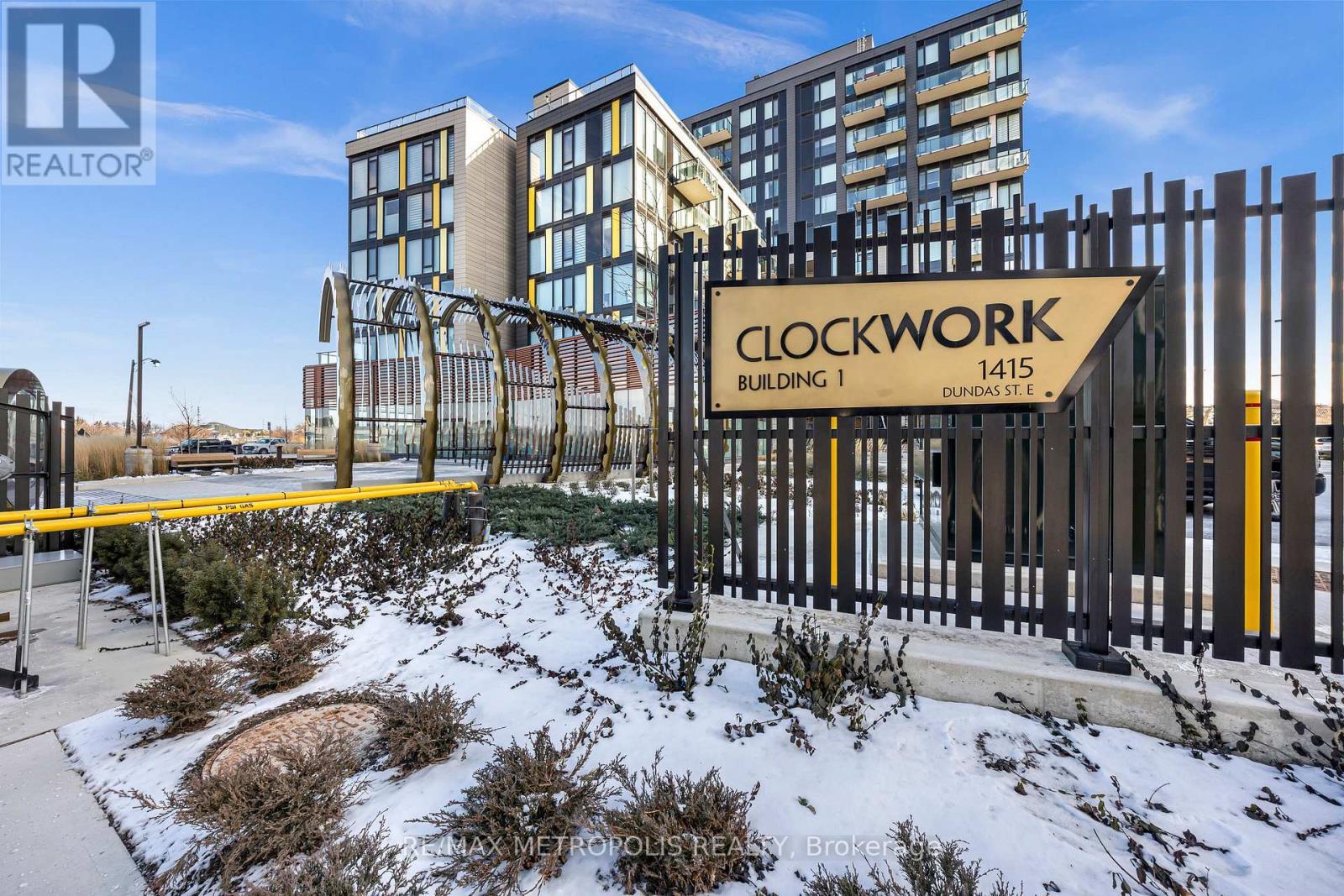 413 - 1415 Dundas Street E, Oakville, ON - Outdoor