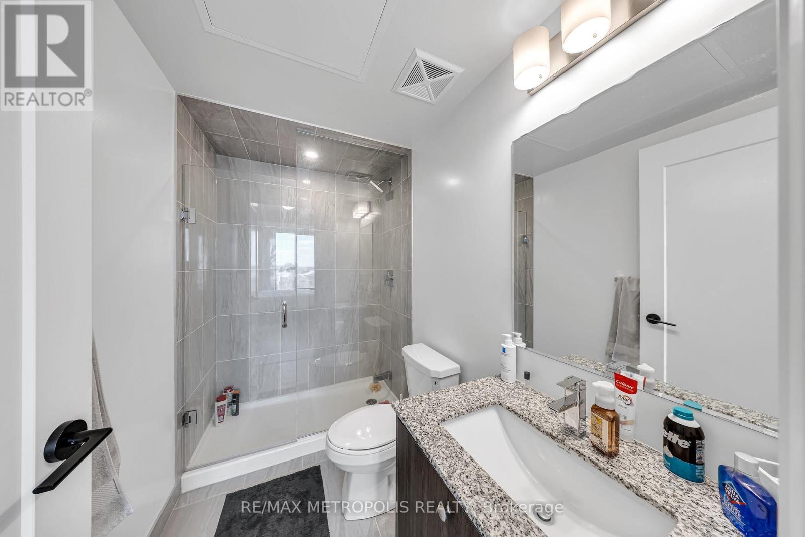 413 - 1415 Dundas Street E, Oakville, ON - Indoor Photo Showing Bathroom
