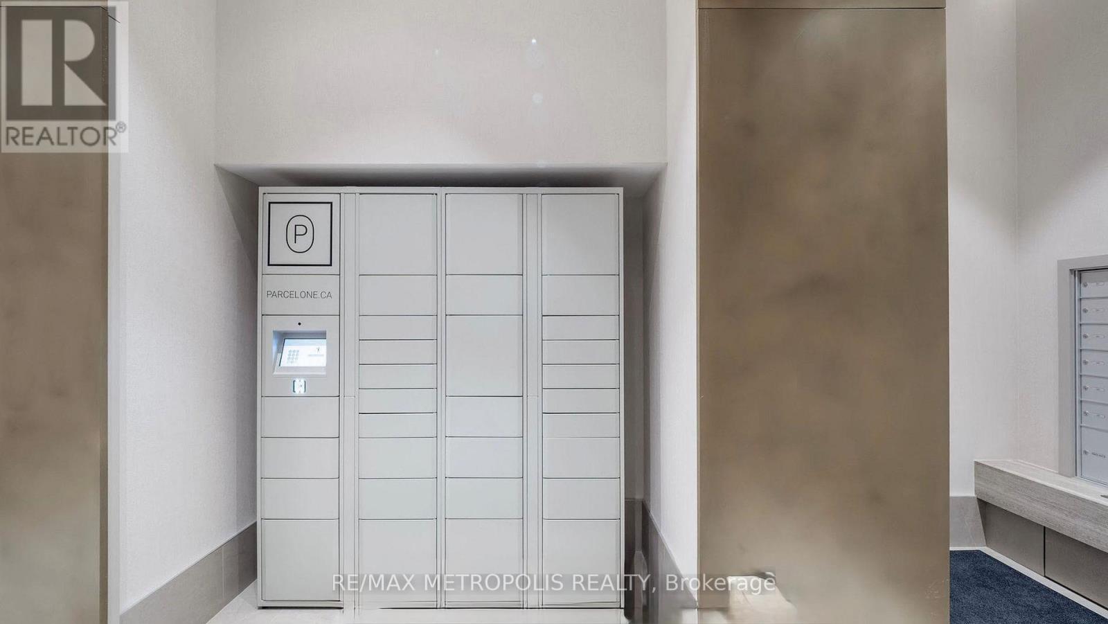 413 - 1415 Dundas Street E, Oakville, ON - Indoor