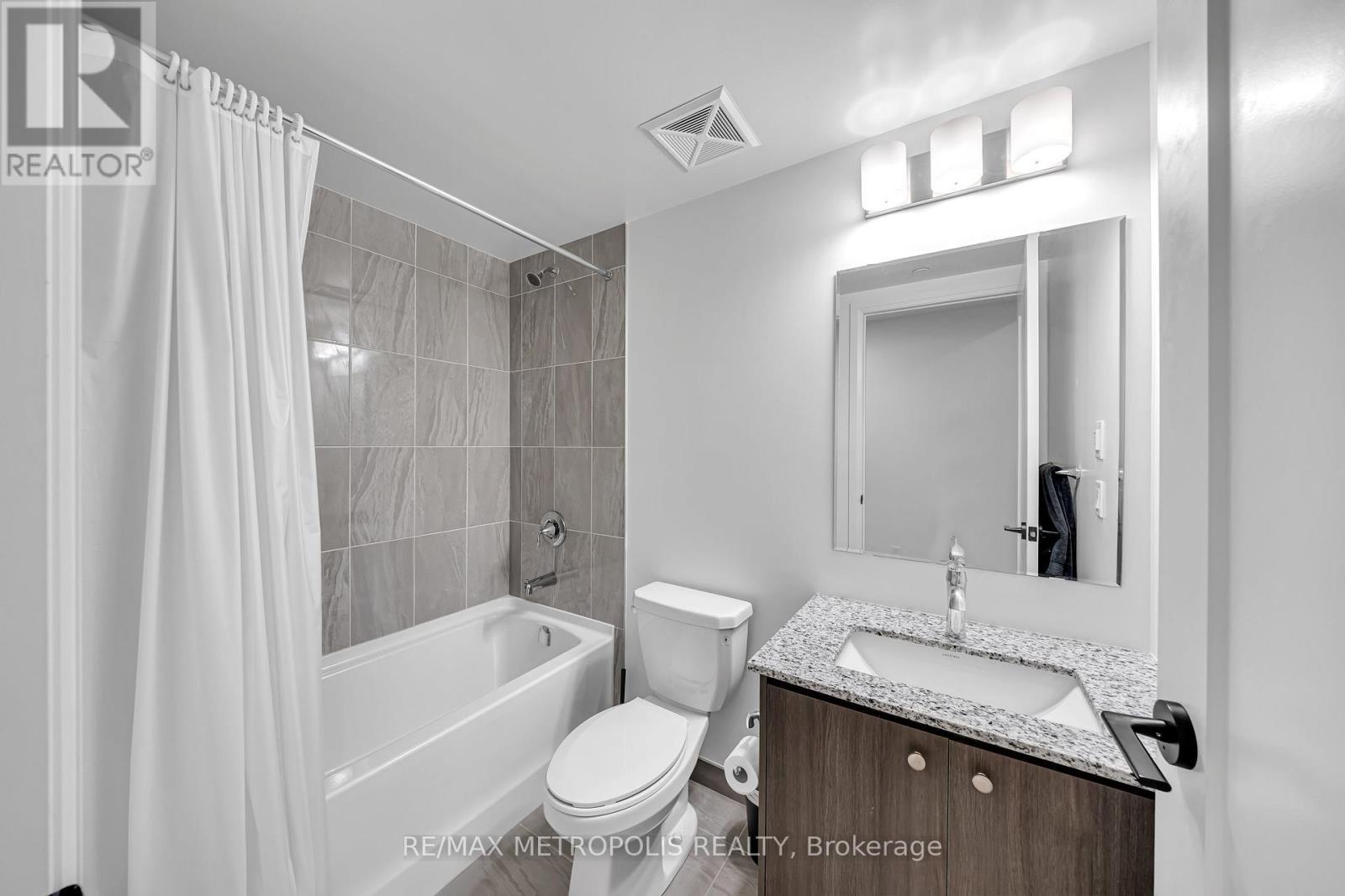 413 - 1415 Dundas Street E, Oakville, ON - Indoor Photo Showing Bathroom