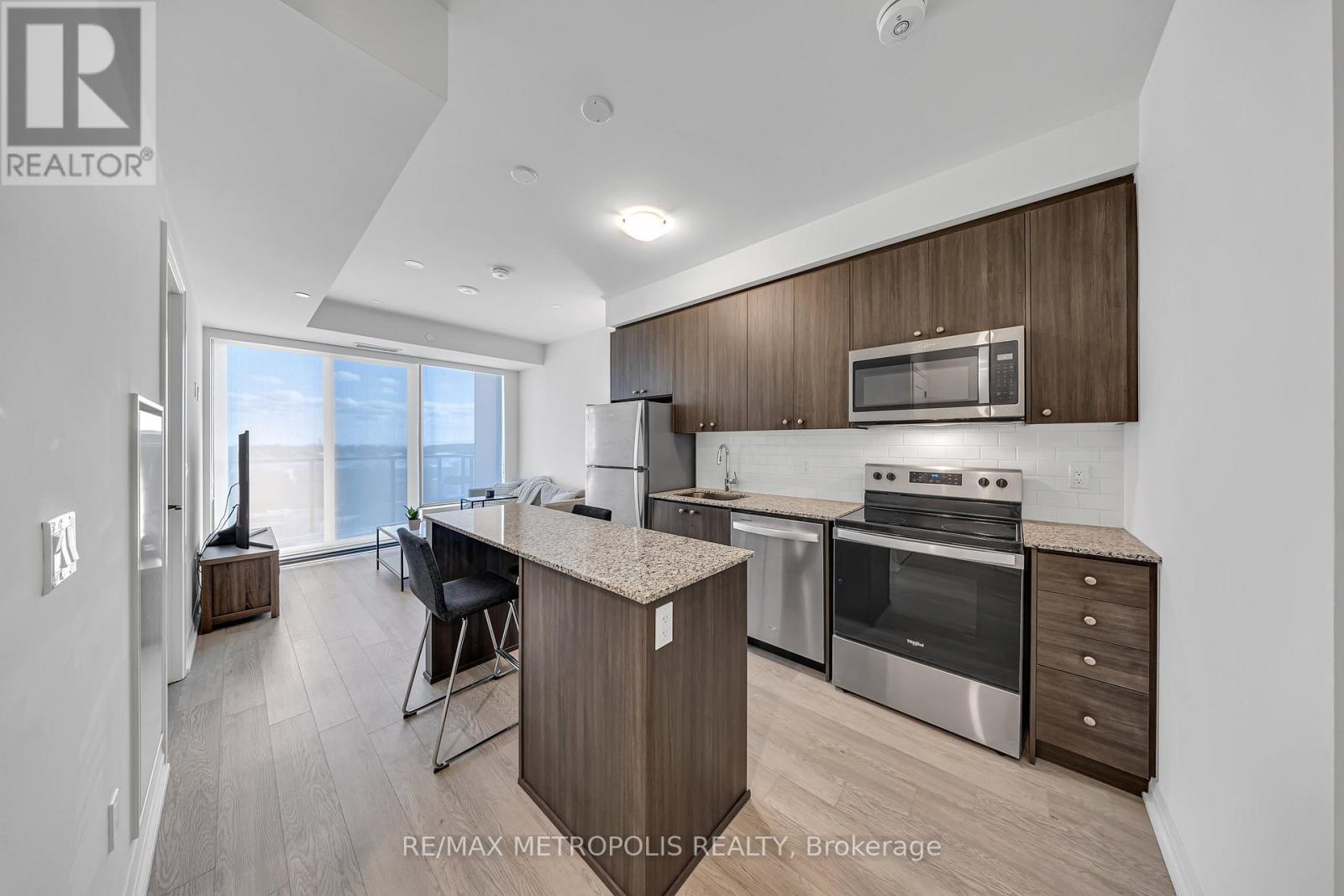 413 - 1415 Dundas Street E, Oakville, ON - Indoor Photo Showing Kitchen