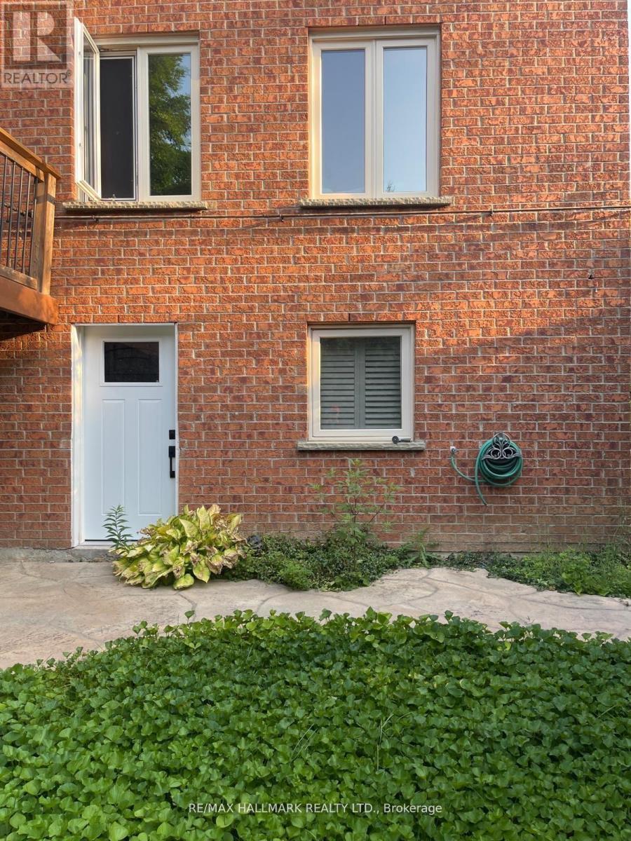 Bsmt - 76 Topham Crescent, Richmond Hill, ON