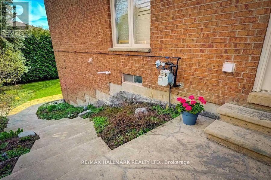 Bsmt - 76 Topham Crescent, Richmond Hill, ON