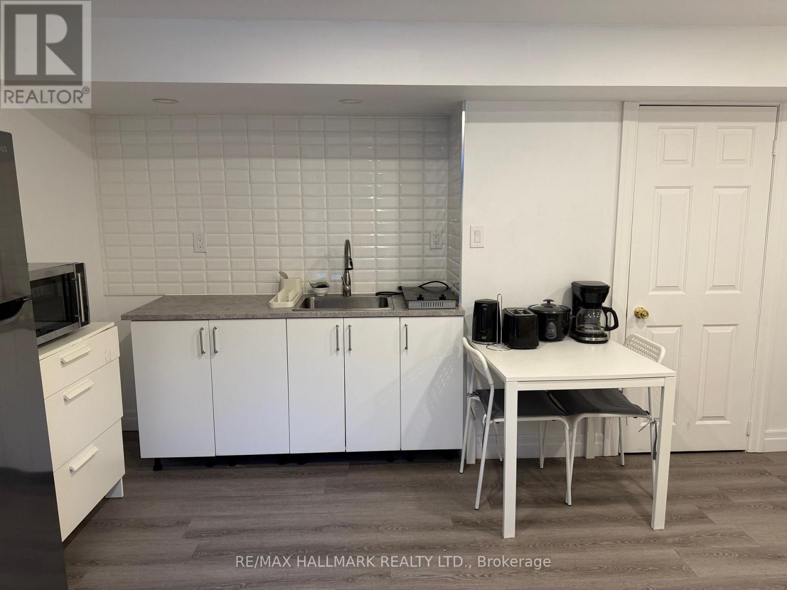 Bsmt - 76 Topham Crescent, Richmond Hill, ON