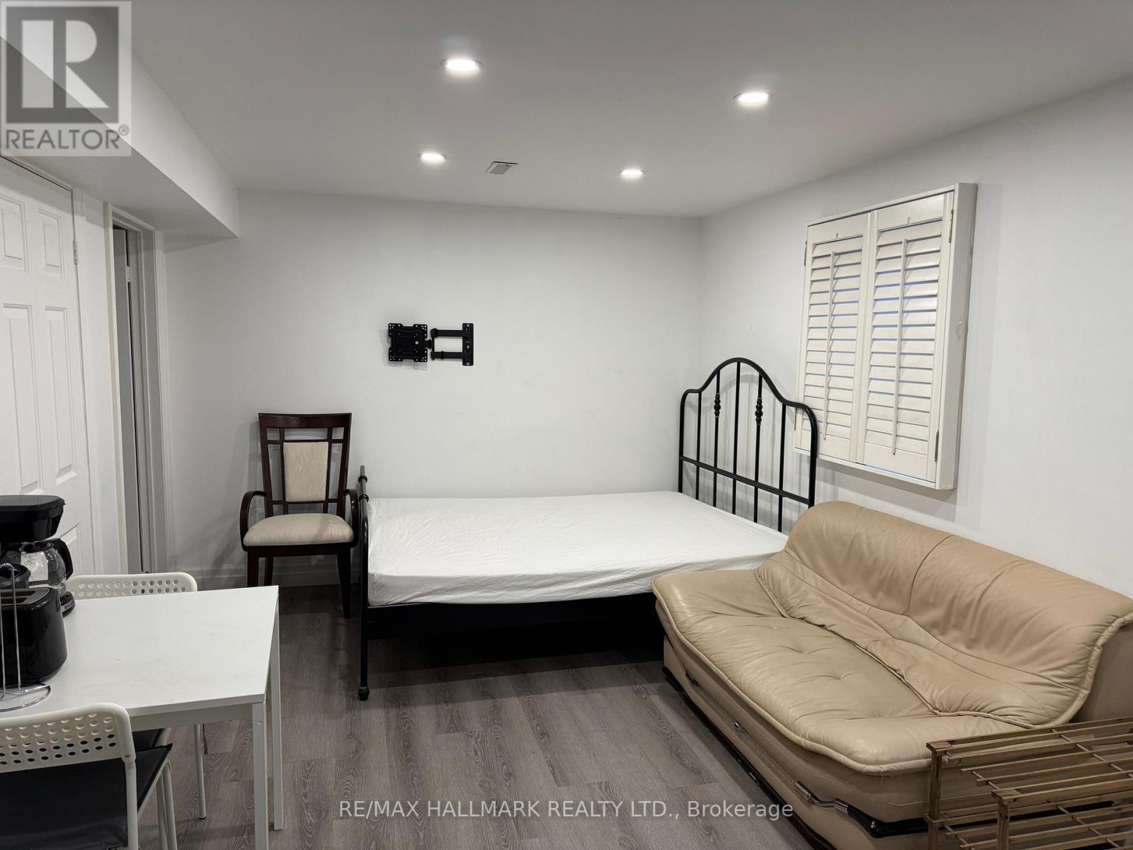 Bsmt - 76 Topham Crescent, Richmond Hill, ON