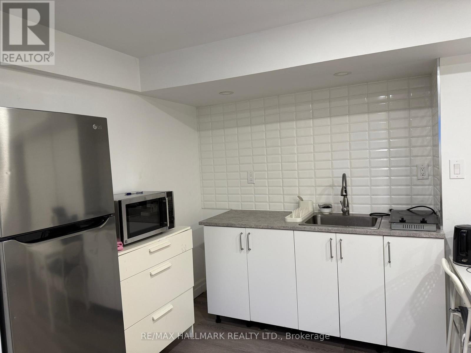 Bsmt - 76 Topham Crescent, Richmond Hill, ON