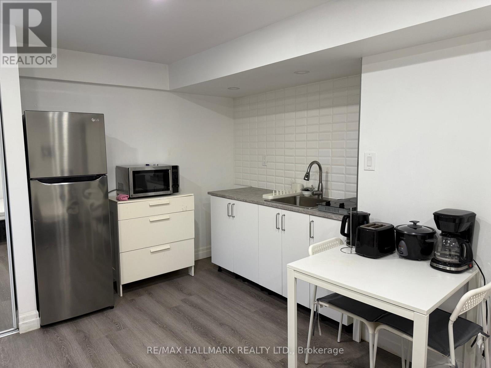 Bsmt - 76 Topham Crescent, Richmond Hill, ON