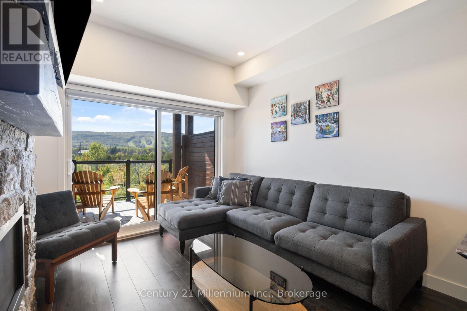 306 - 20 Beckwith Lane, Blue Mountains, ON - Indoor Photo Showing Living Room