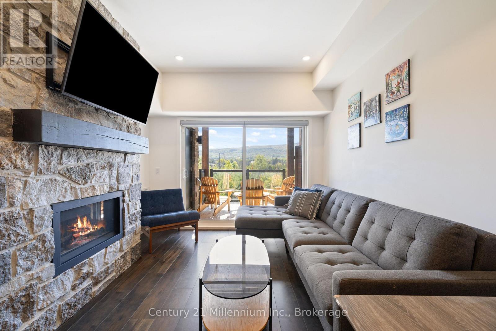 306 - 20 Beckwith Lane, Blue Mountains, ON - Indoor Photo Showing Living Room With Fireplace