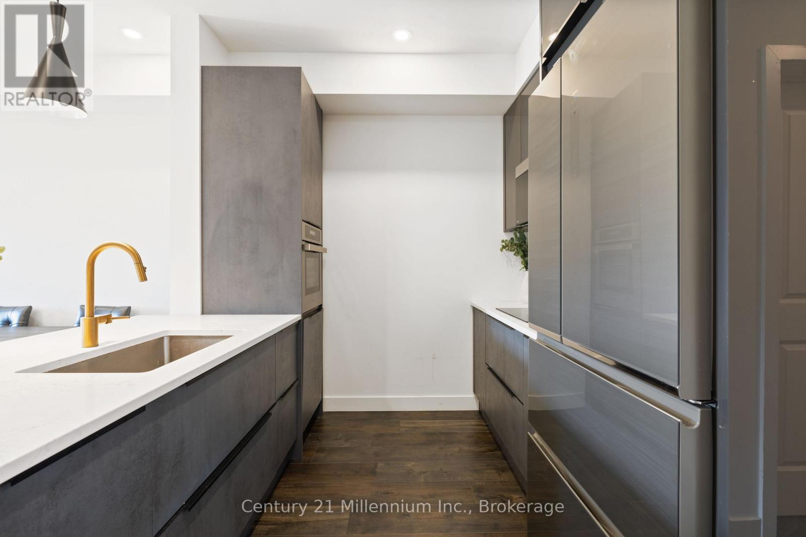 306 - 20 Beckwith Lane, Blue Mountains, ON - Indoor Photo Showing Kitchen