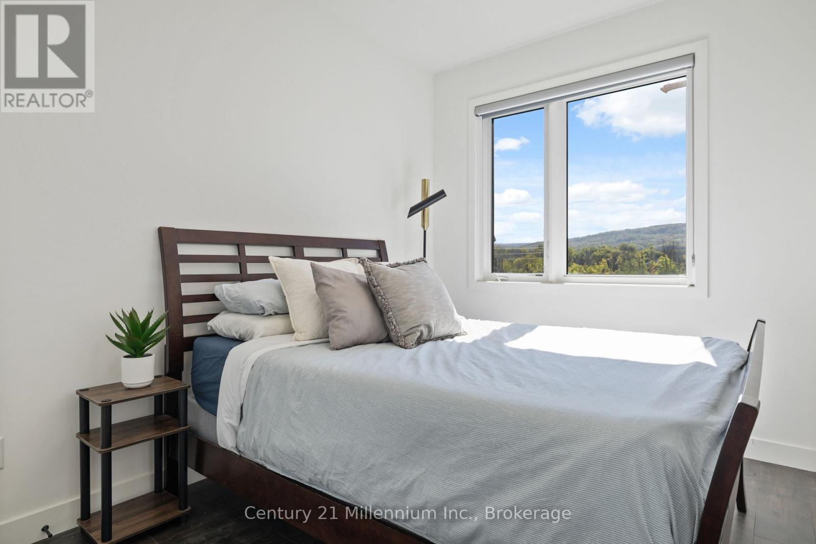 306 - 20 Beckwith Lane, Blue Mountains, ON - Indoor Photo Showing Bedroom