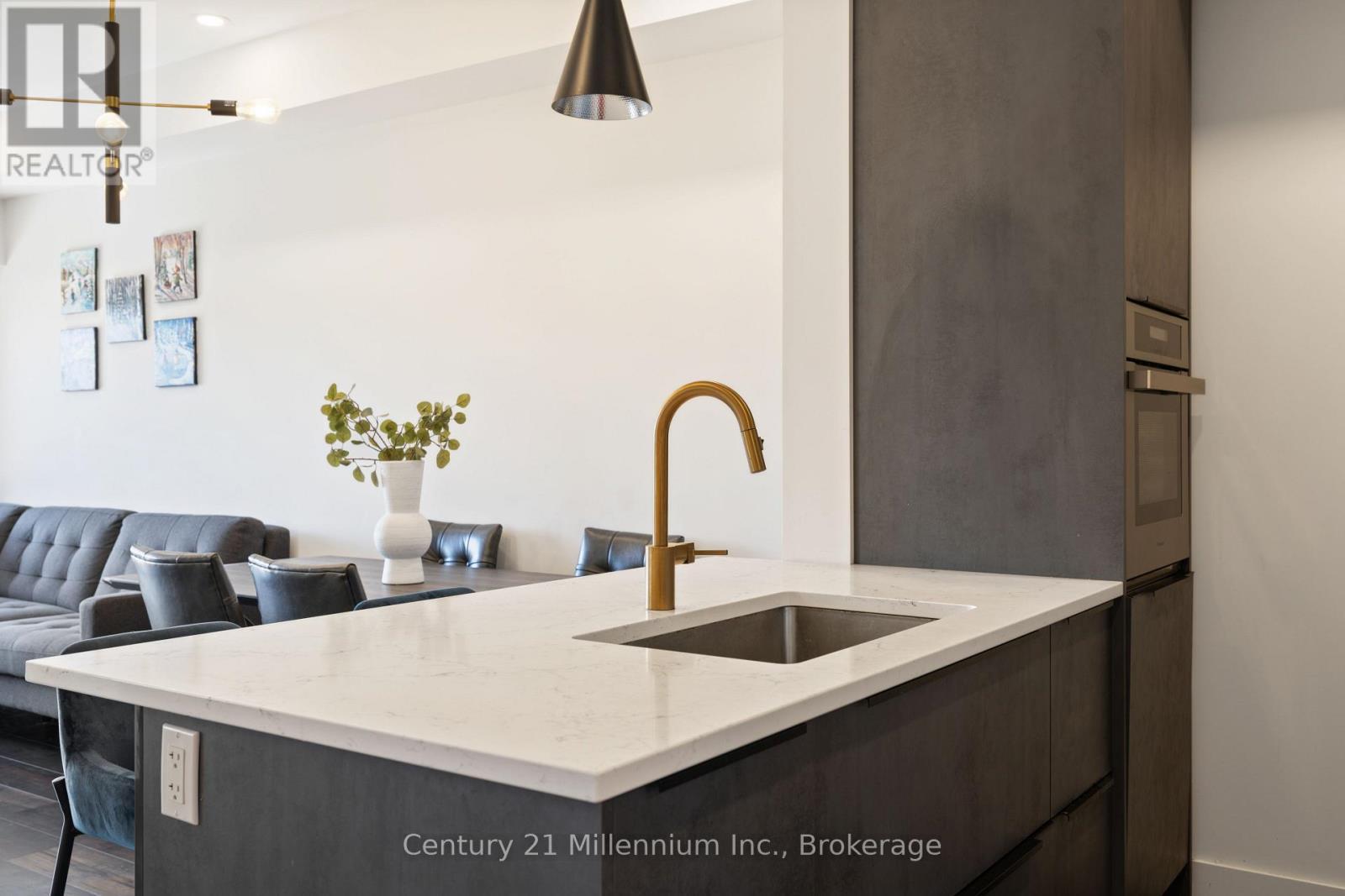306 - 20 Beckwith Lane, Blue Mountains, ON - Indoor Photo Showing Kitchen