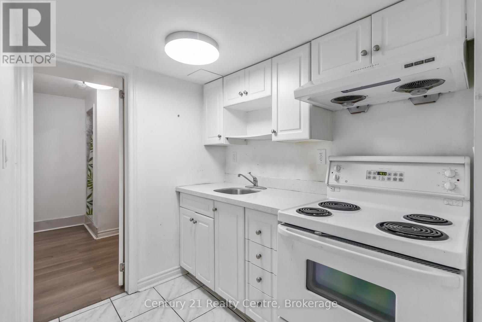 Bsmnt - 3073 Ireson Court, Mississauga, ON - Indoor Photo Showing Kitchen