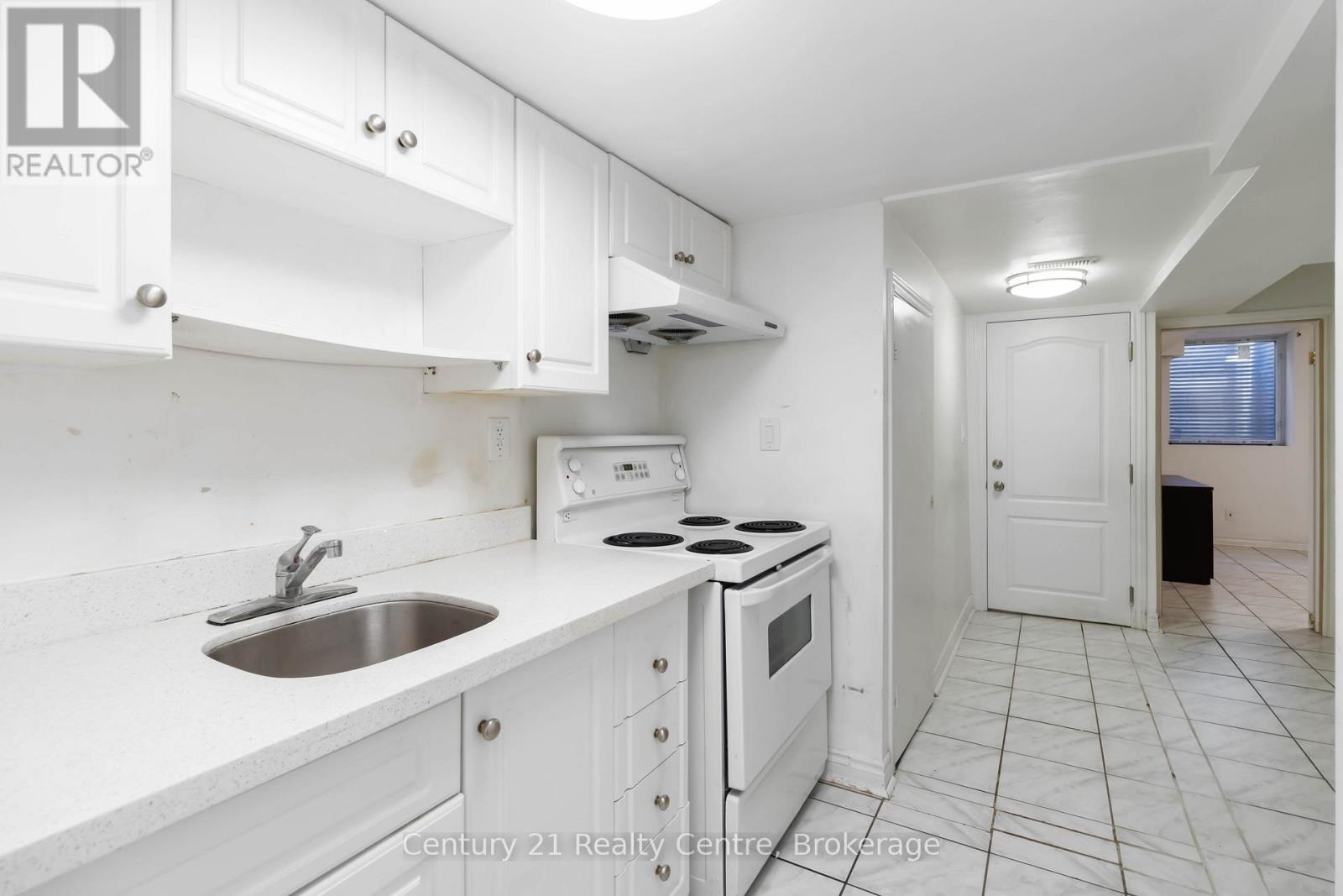 Bsmnt - 3073 Ireson Court, Mississauga, ON - Indoor Photo Showing Kitchen