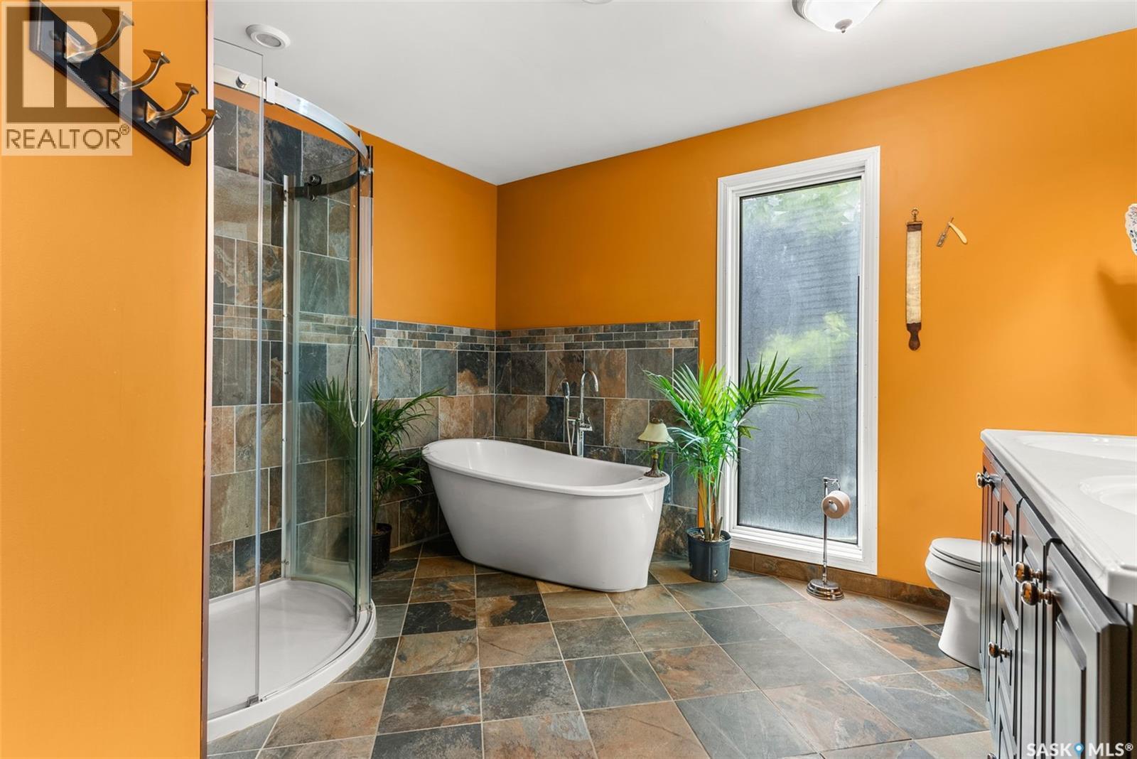 225 3Rd Street E, Regina Beach, SK - Indoor Photo Showing Bathroom