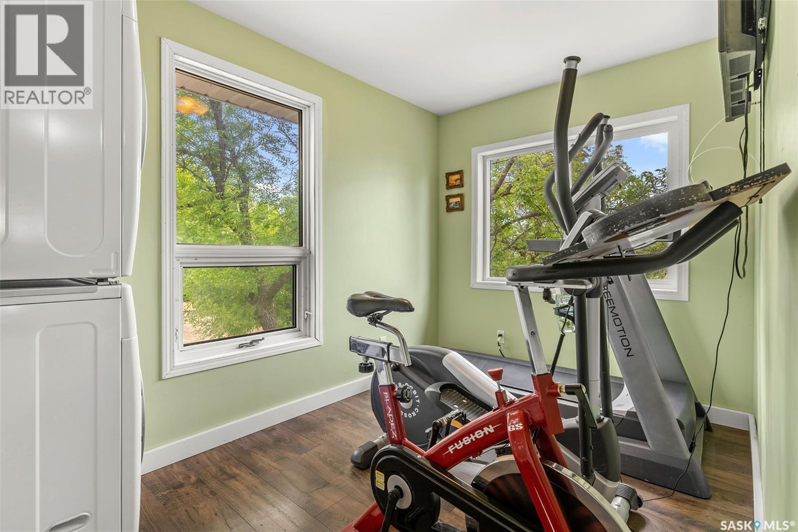 225 3Rd Street E, Regina Beach, SK - Indoor Photo Showing Gym Room