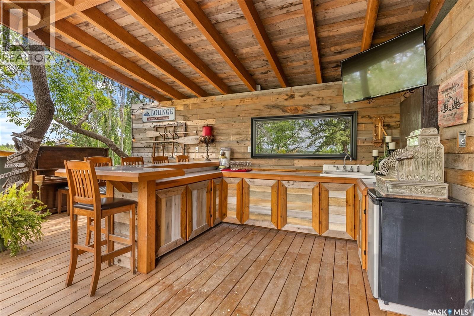 225 3Rd Street E, Regina Beach, SK - With Deck Patio Veranda With Exterior