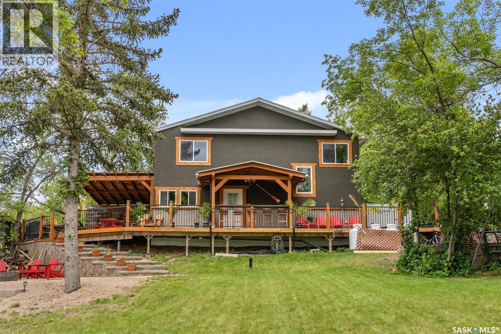 225 3Rd Street E, Regina Beach, SK - Outdoor With Deck Patio Veranda