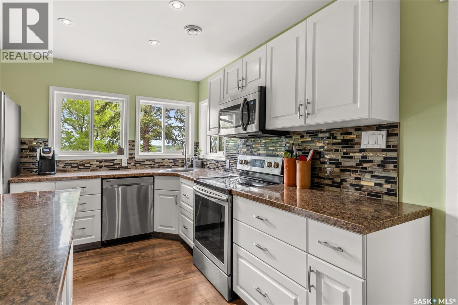 225 3Rd Street E, Regina Beach, SK - Indoor Photo Showing Kitchen With Stainless Steel Kitchen