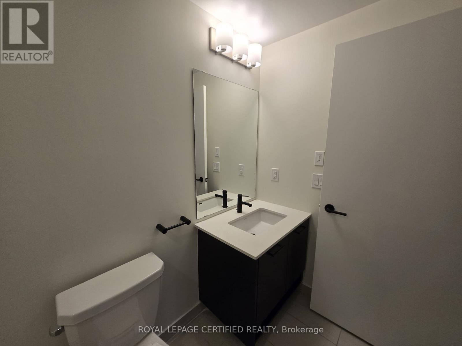 616 - 2300 St Clair Avenue W, Toronto, ON - Indoor Photo Showing Bathroom