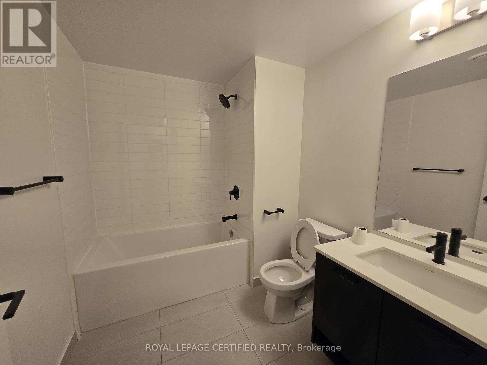 616 - 2300 St Clair Avenue W, Toronto, ON - Indoor Photo Showing Bathroom