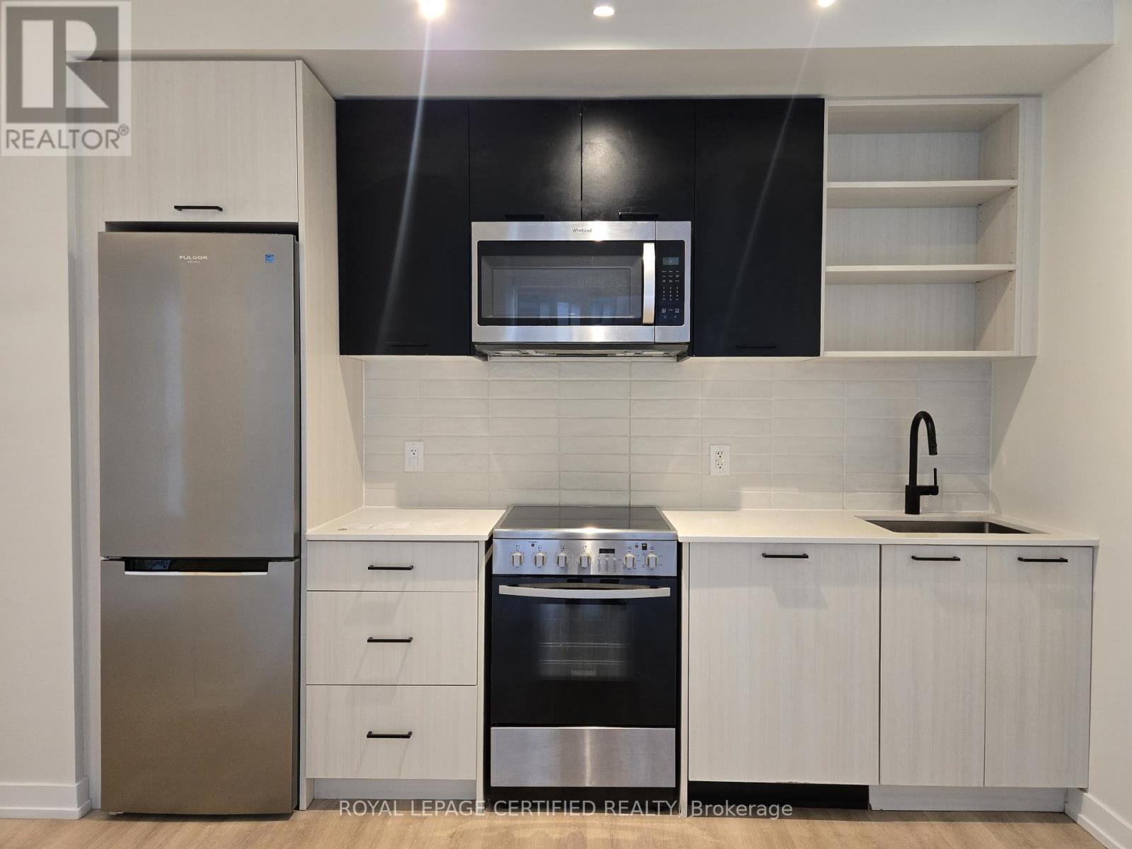 616 - 2300 St Clair Avenue W, Toronto, ON - Indoor Photo Showing Kitchen With Upgraded Kitchen