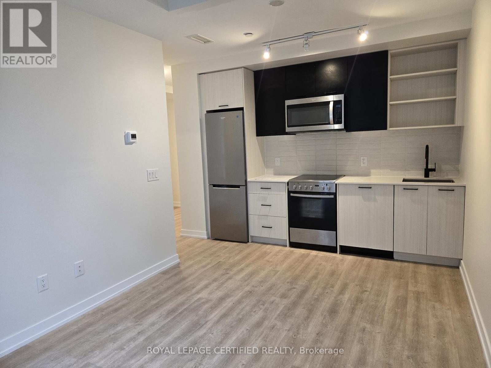 616 - 2300 St Clair Avenue W, Toronto, ON - Indoor Photo Showing Kitchen