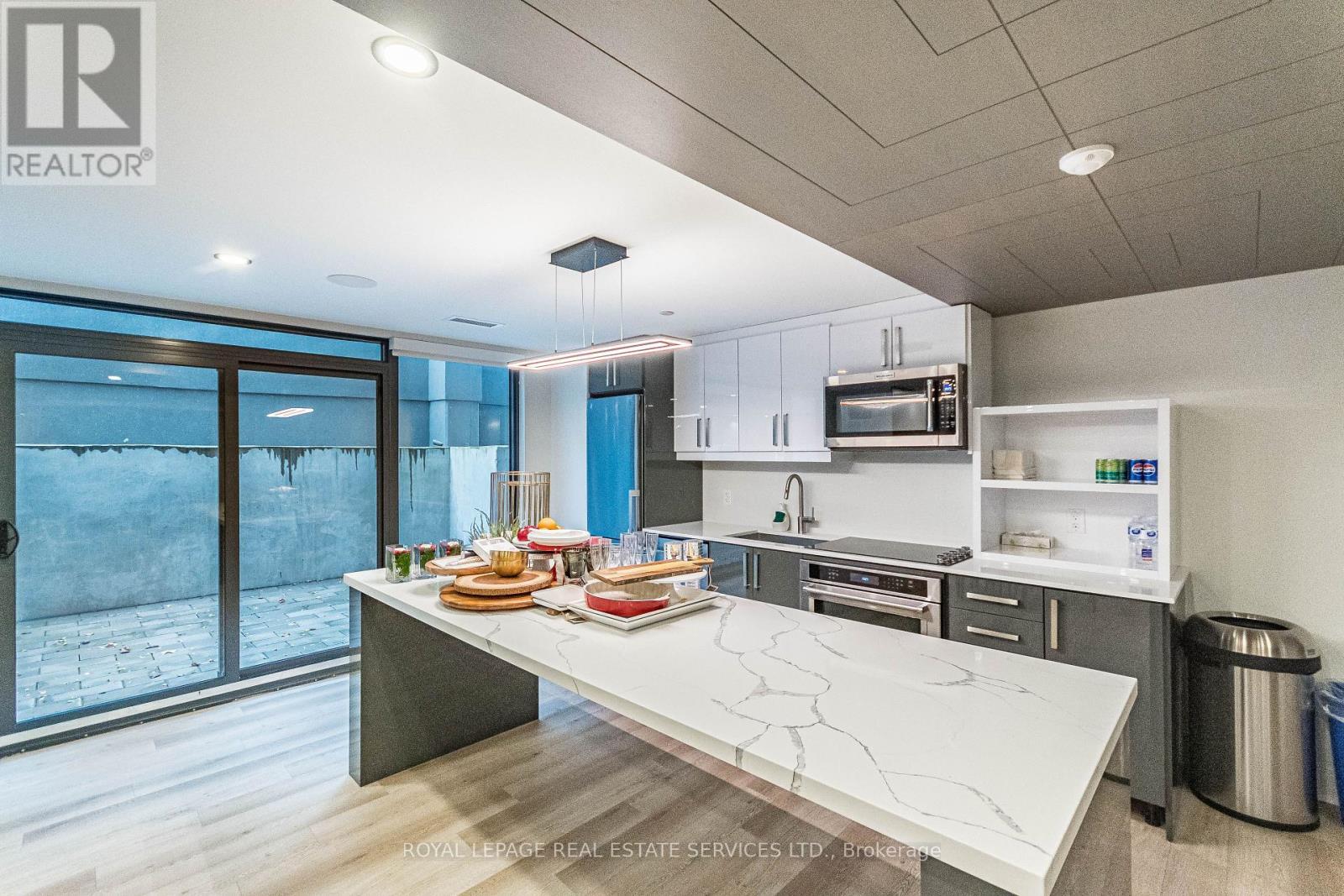 316 - 430 Roncesvalles Avenue, Toronto, ON - Indoor Photo Showing Kitchen