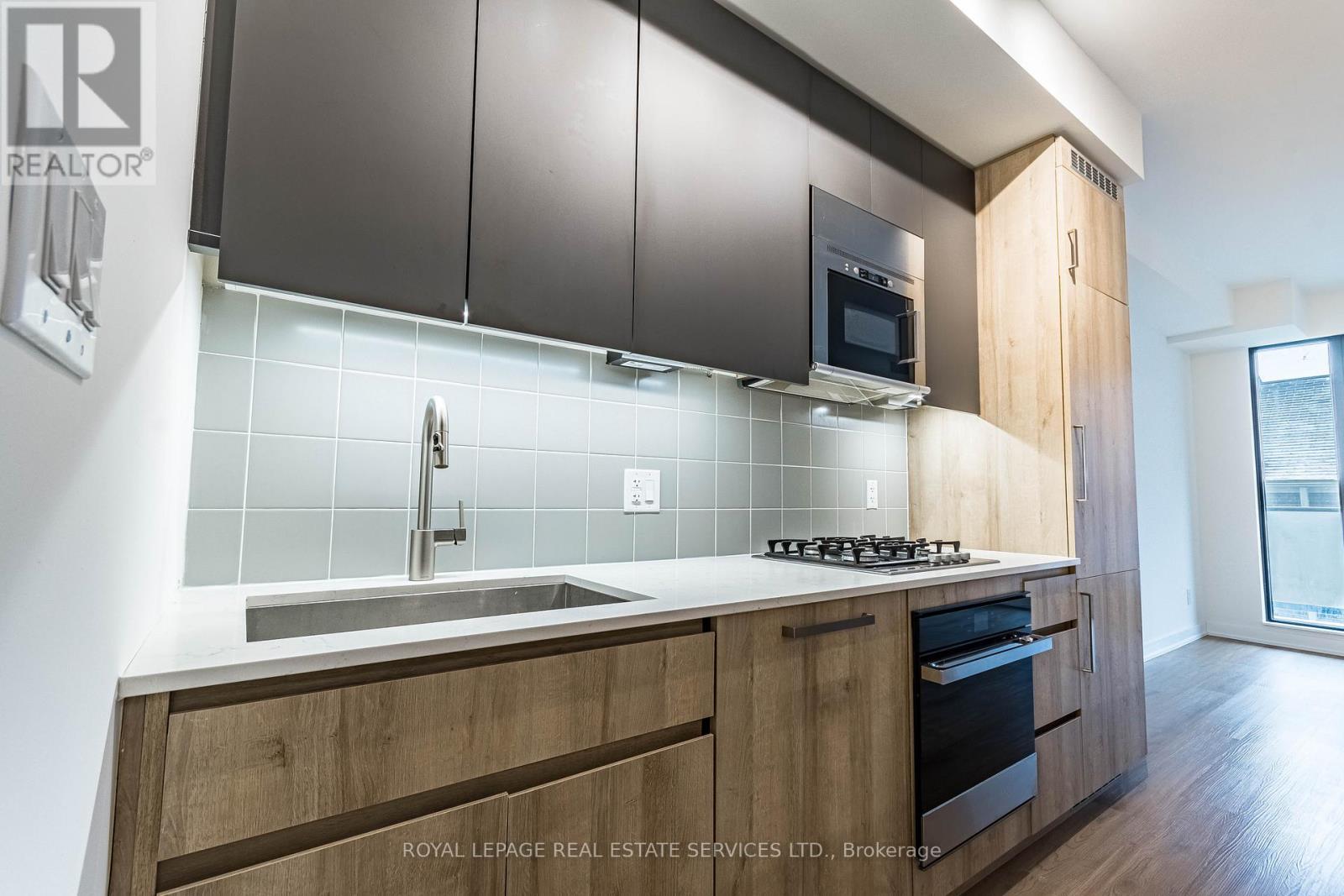 316 - 430 Roncesvalles Avenue, Toronto, ON - Indoor Photo Showing Kitchen With Upgraded Kitchen