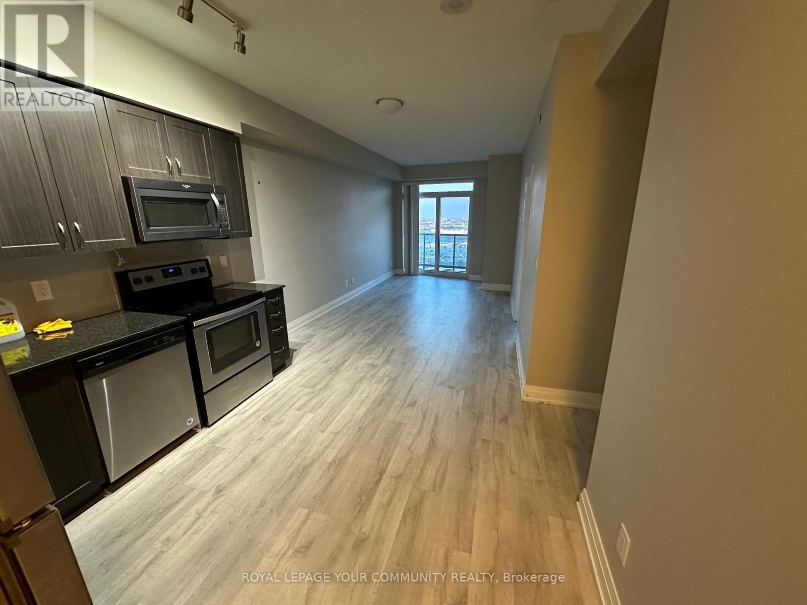 2404 - 3700 Highway 7, Vaughan, ON - Indoor Photo Showing Kitchen